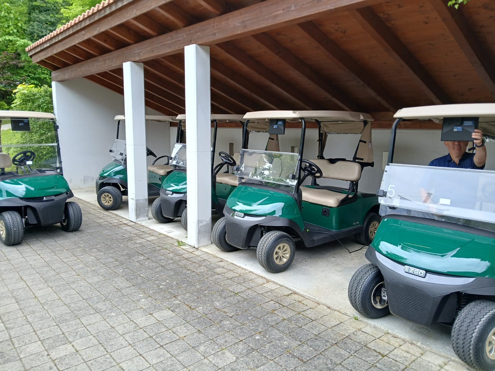 E-Z-GO RXV Elite Golfcarts am GC Hohnpähl